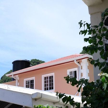 Maggie'S Inn Soufriere Bagian luar foto