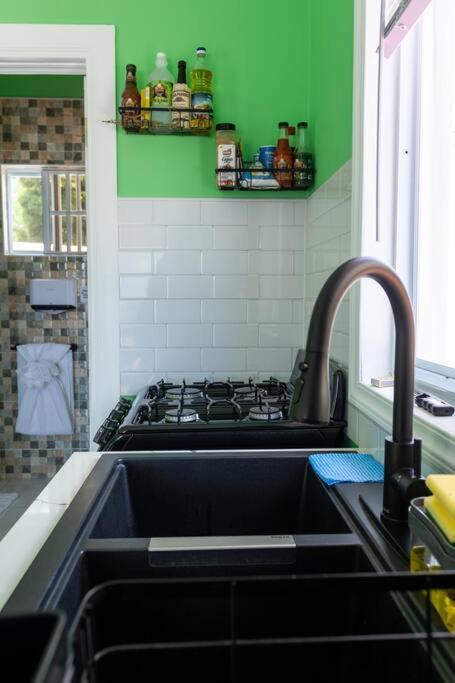 Maggie'S Inn Soufriere Bagian luar foto