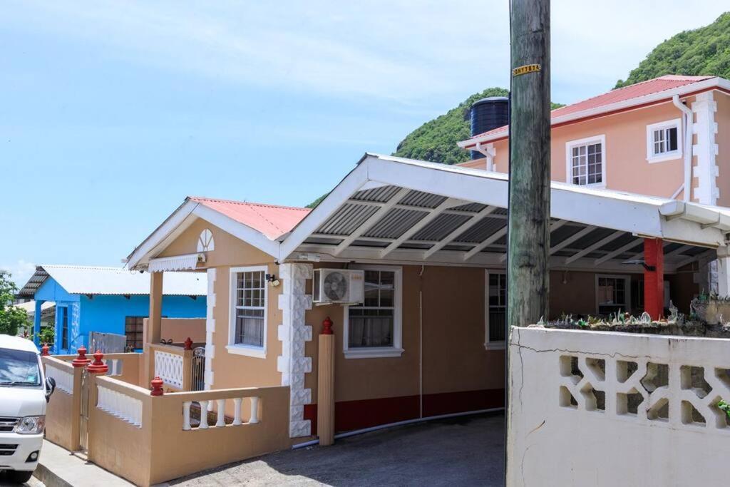 Maggie'S Inn Soufriere Bagian luar foto